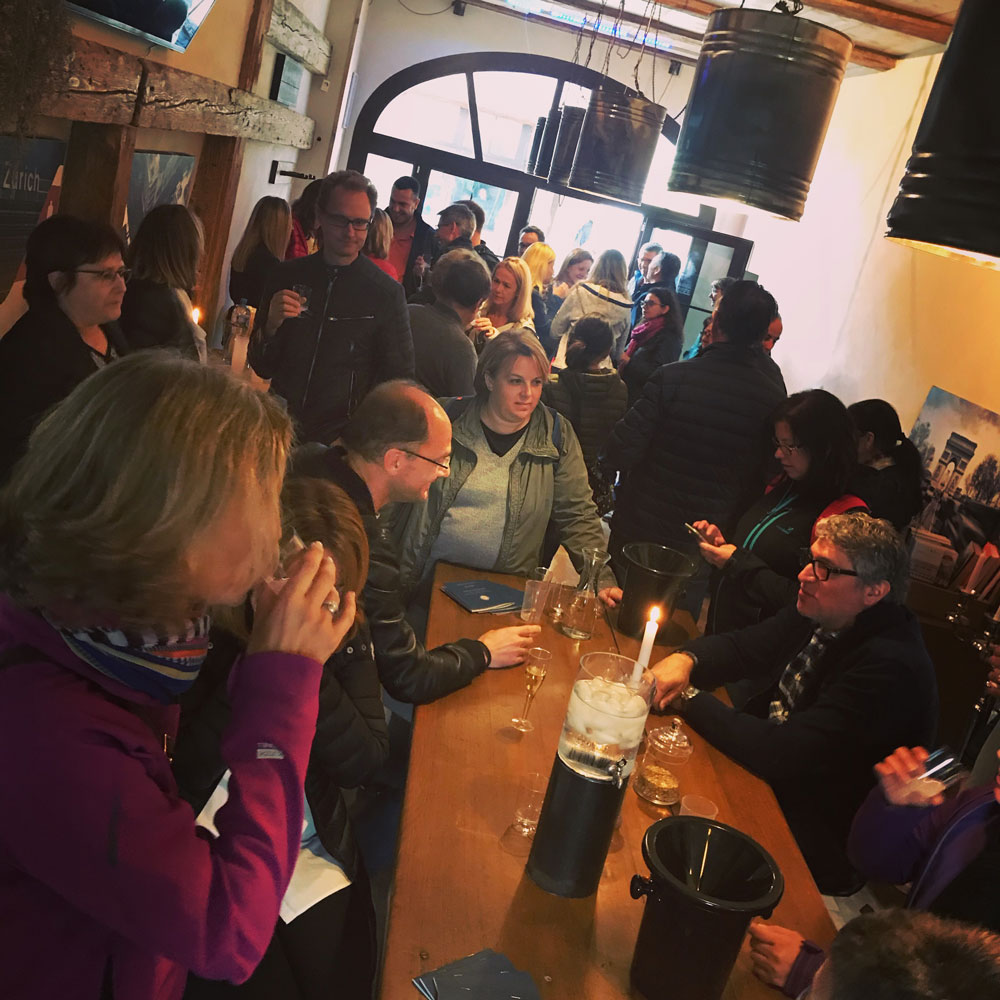 La Grange Larusée! Il y a du monde!